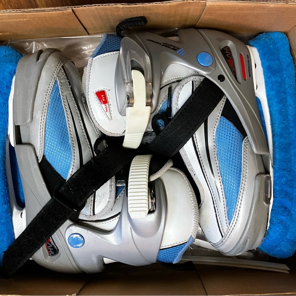 Like new ice skates 2-4 with box girls lake placid